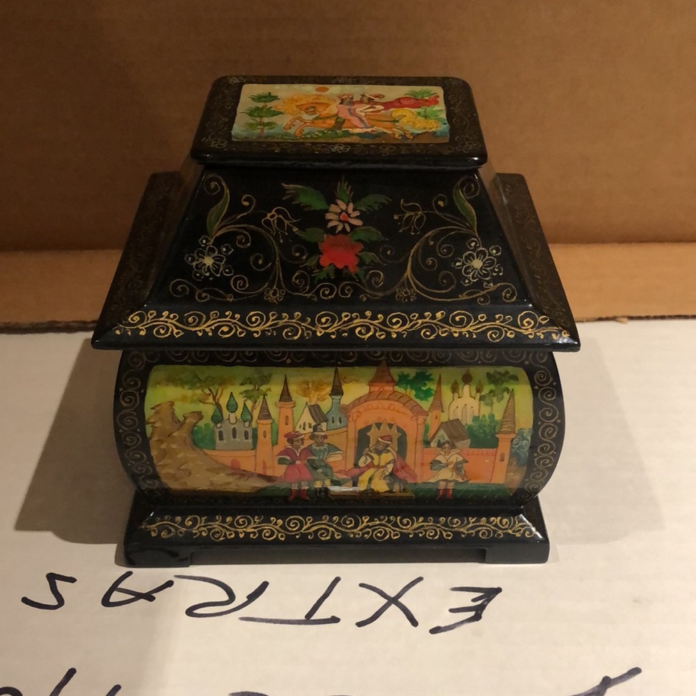 Vintage Hand-painted Russian Lacquer Trinket Box